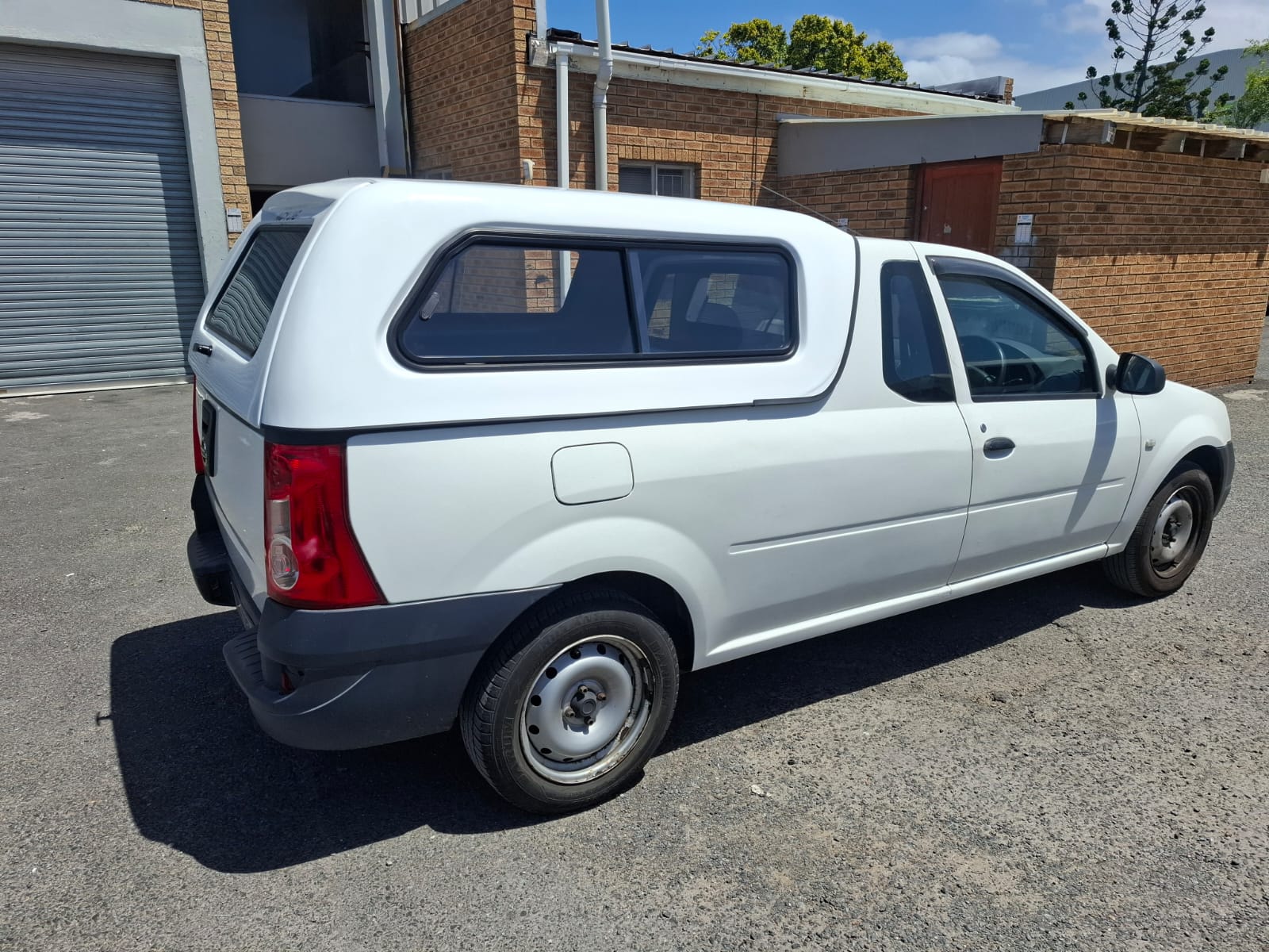 NP200 Half Ton Roadrunner-Canopy-Nissan-White-AndyCab