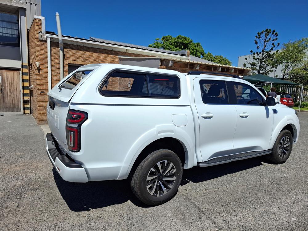 P300 Double Cab Roadrunner-Canopy-GWM-White-AndyCab