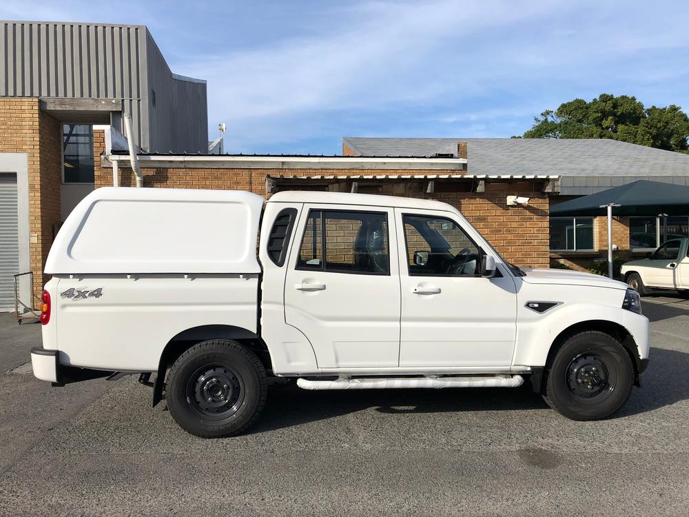 Mahindra Pik Up Double Cab Roadrunner Blankside