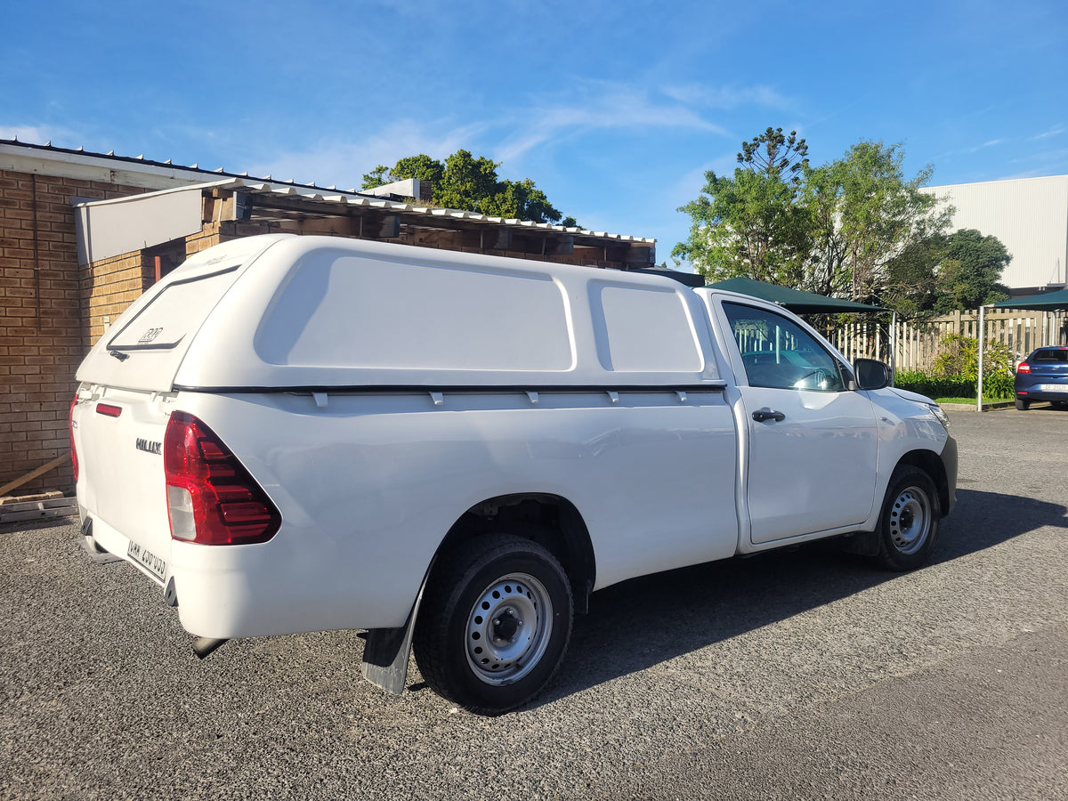 Toyota GD6 Single Cab Low Roof Roadrunner Blankside