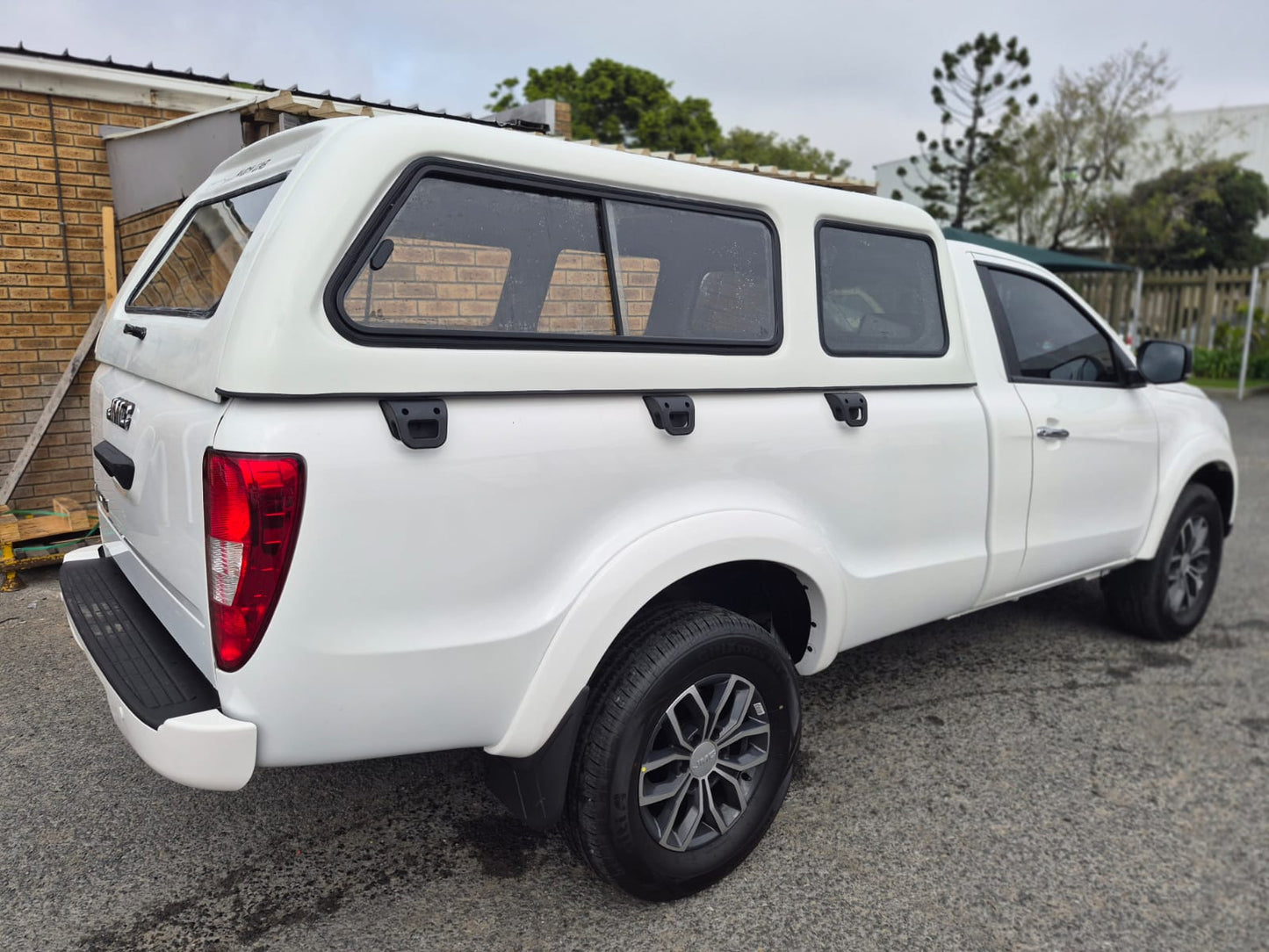 JMC Vigus Single Cab Roadrunner-Canopy-AndyCab-AndyCab