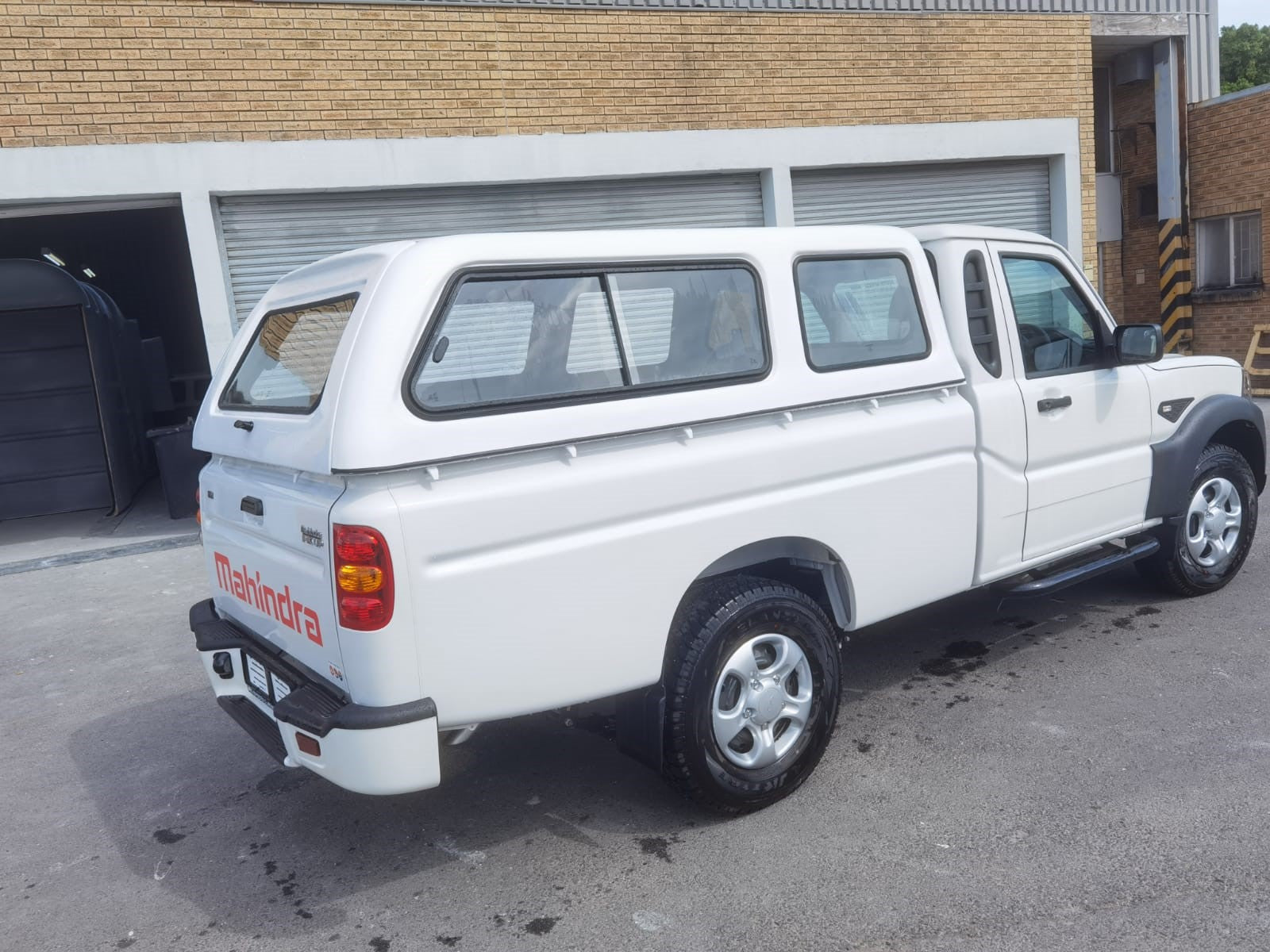 Mahindra Pik Up Single Cab Roadrunner-Canopy-Mahindra-White-Blankside-AndyCab